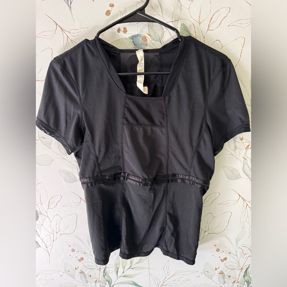 Lululemon interval short sleeve shirt size 8 color black